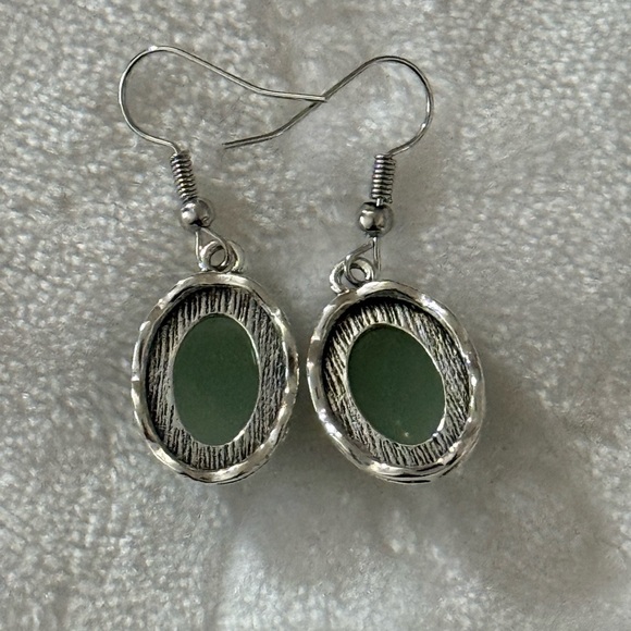 Textured Silver Disc Earrings + Green Oval Cabochon Dangle Earrings - NWT - Picture 5 of 9